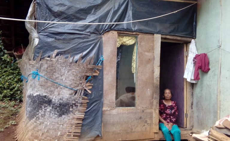 Belasan Keluarga di Cikawari Tinggal di Gubuk Reyot