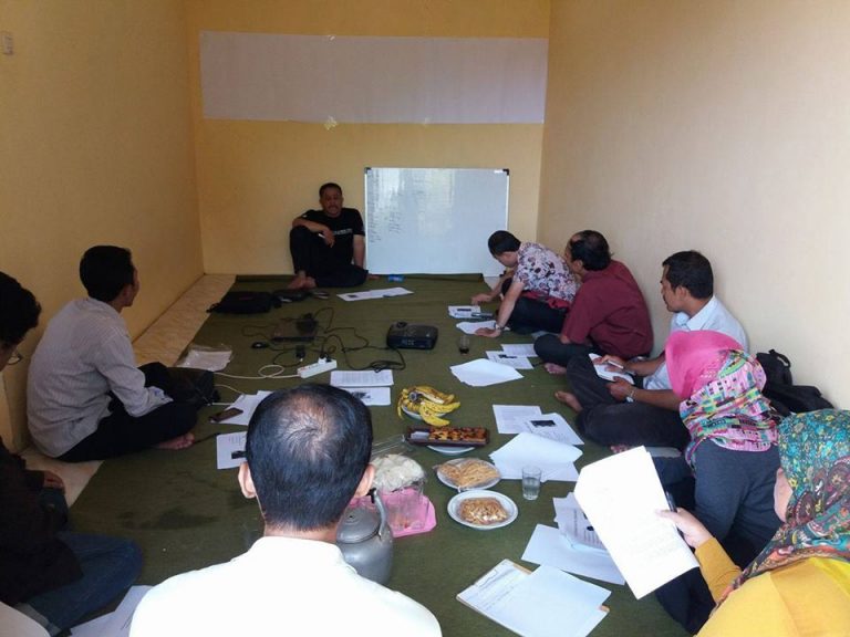 Catatan Pelatihan Menulis Guru Desa Cimenyan Bandung