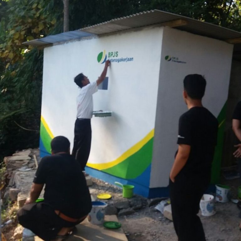 Cisanggarung Punya MCK Baru Berkat Solidaritas Karyawan BPJS