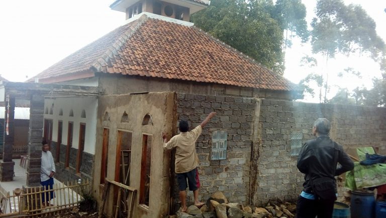 Bantu Masjid ini Selesai Agar Warga Lebih Berdaya