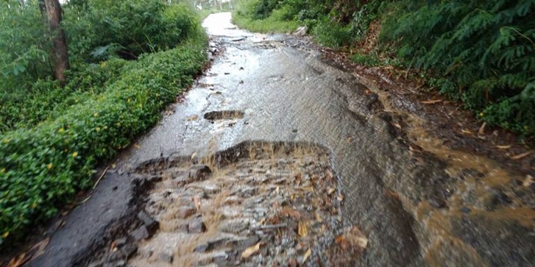 Setiap Hujan, Jalan di Cikawari itu menjadi Kali