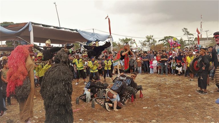 Semangat Kebersamaan di HUT Sumpah Pemuda Cikadut