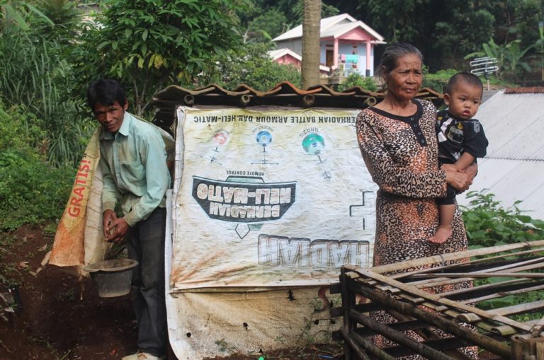 Buang Hajat Orang Banyak