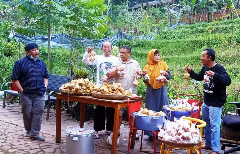 Kupat, Kelor dan Telor: Bingkisan Bermakna Idul Fitri