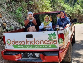 Inem Berbagi Buku dan Beras 1 inem bergerak