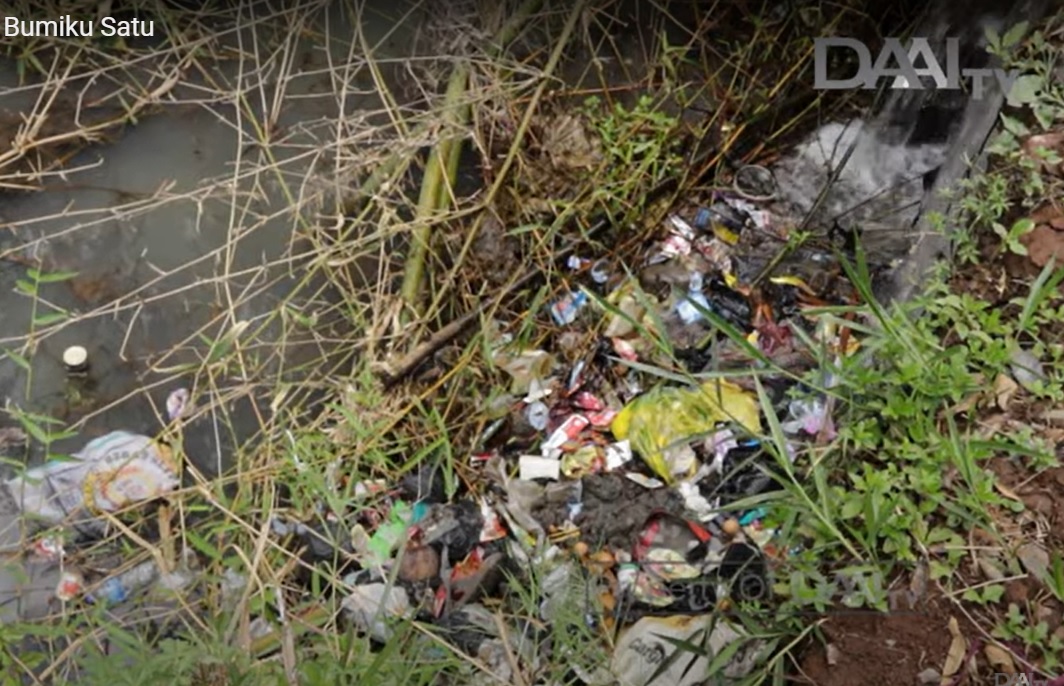 Sampah Kali Cisanggarung Batu Templek
