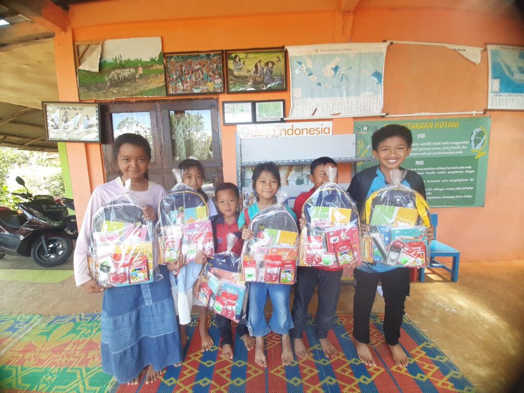 donasi tas sekolah