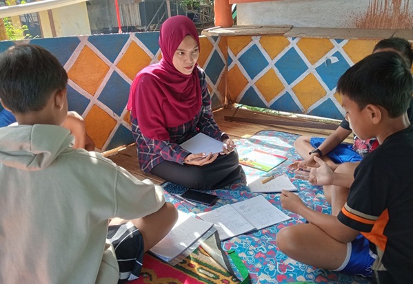Sekolah Samin Tingkatkan Literasi Anak Desa